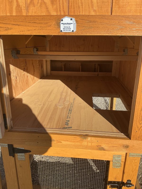Chicken Coop - 3203